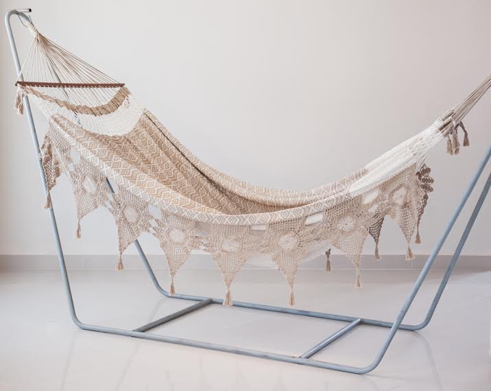 Hammocks with several handmade finishes. This one in ”macramê”.