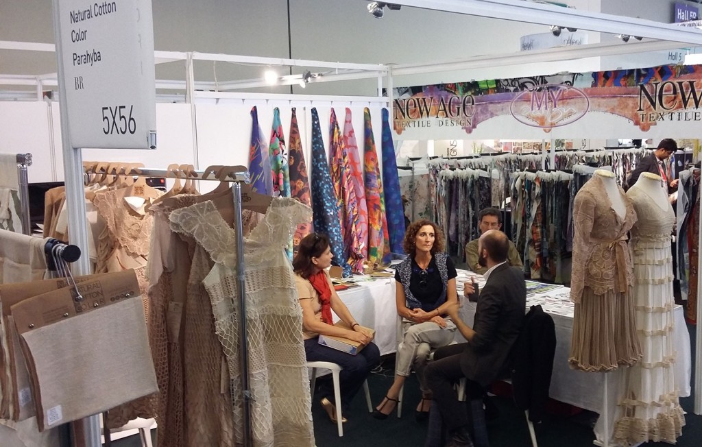 The first samples of craftwork were presented during the Première Vision Paris in September 2015. Thus, Francisca Vieira was invited to participate in the Maison d’Exceptions to be held in February 2016.